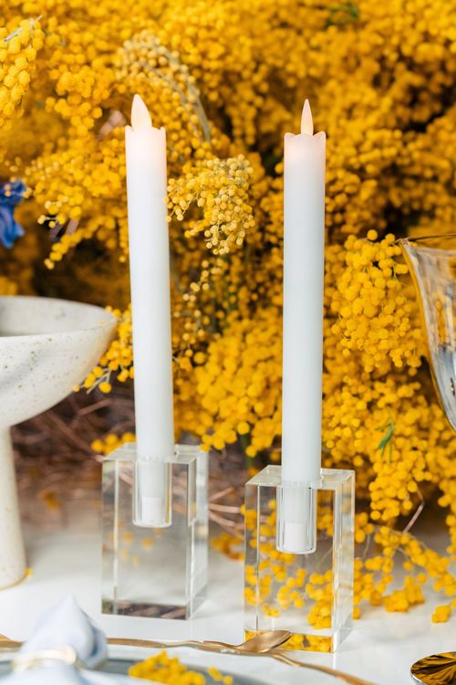 Art-Mood Round Table — Romantic, Yellow Highlights