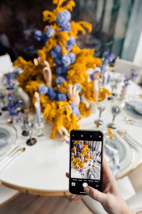 Art-Mood Round Table — Romantic, Yellow Highlights