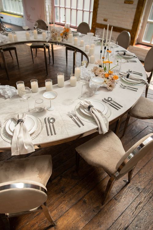Beige horseshoe table setup