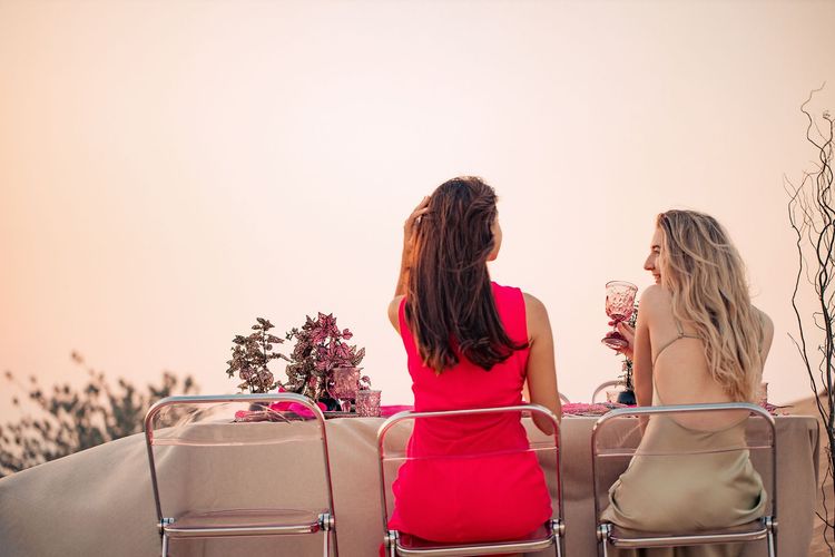 Beige desert  tablescape with fuchsia accents