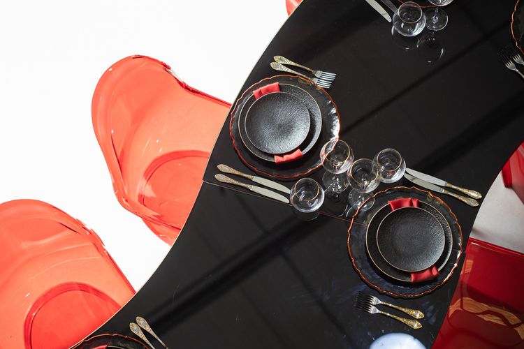 Black-Glass Serpentine, Red Panton, Charger with Red Rim