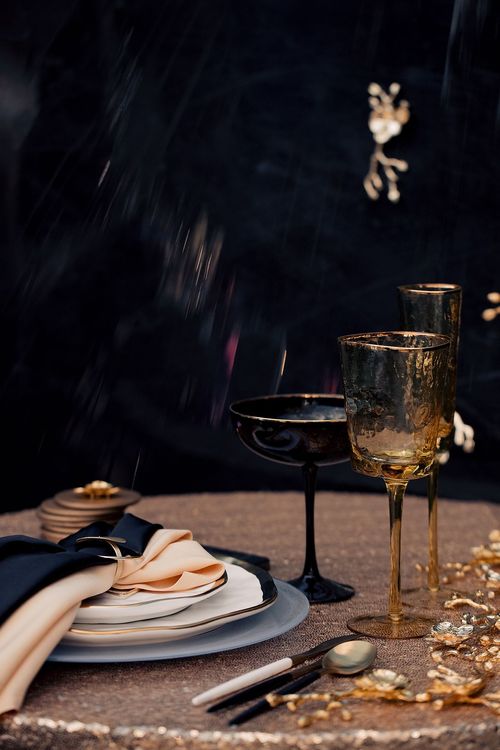 Black-gold table setting at round table