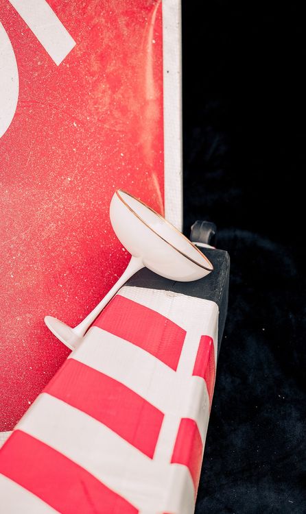 Black-red table setting Stop