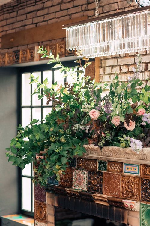 Black-Tie Gala — Rectangular Table, Gold Highlights