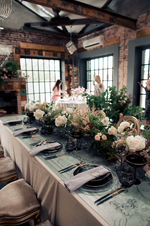 Black-Tie Gala — Rectangular Table, Gold Highlights