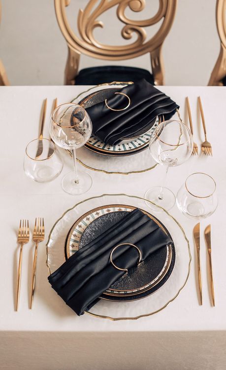 Black-white Iftar tablescape