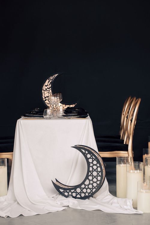 Black-white Iftar tablescape