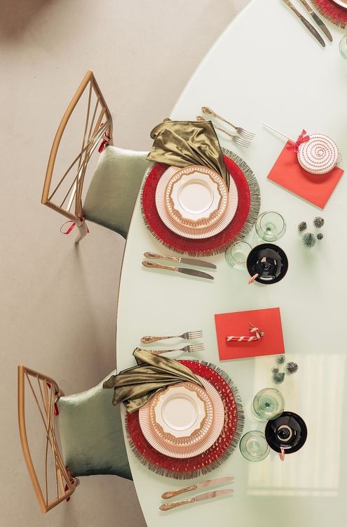 Candy Cane Charm — Horseshoe Christmas Table