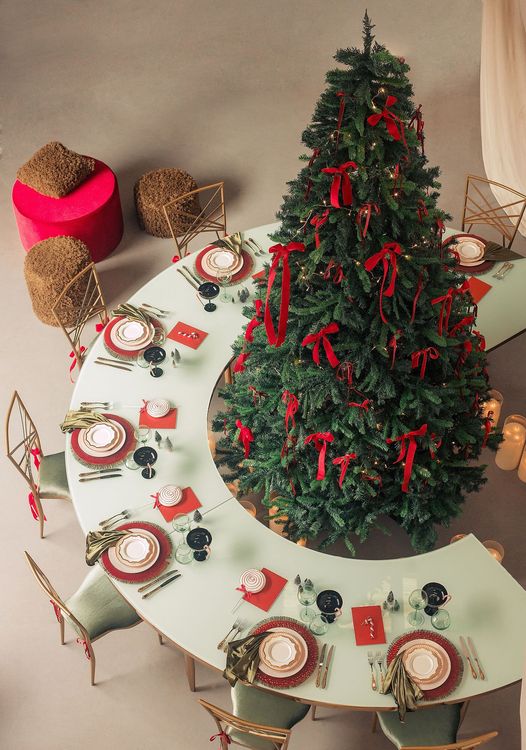 Candy Cane Charm — Horseshoe Christmas Table