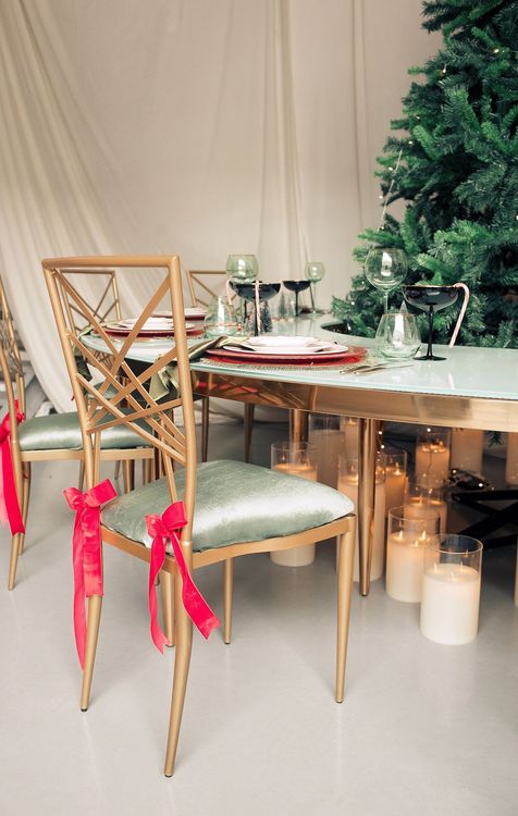 Candy Cane Charm — Horseshoe Christmas Table