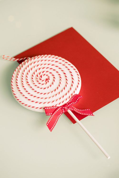 Candy Cane Charm — Horseshoe Christmas Table