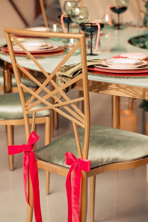 Candy Cane Charm — Horseshoe Christmas Table
