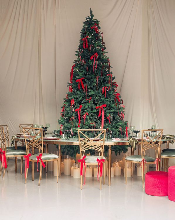 Candy Cane Charm — Horseshoe Christmas Table