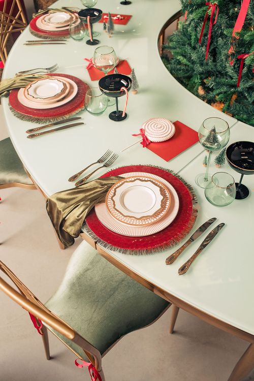 Candy Cane Charm — Horseshoe Christmas Table