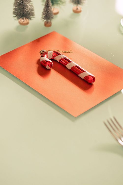 Candy Cane Charm — Horseshoe Christmas Table