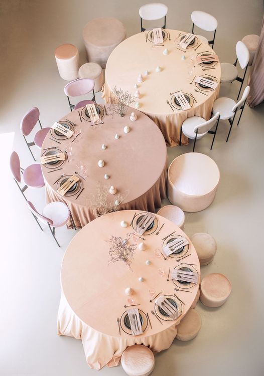 Caterpillar Chain of Round Tables