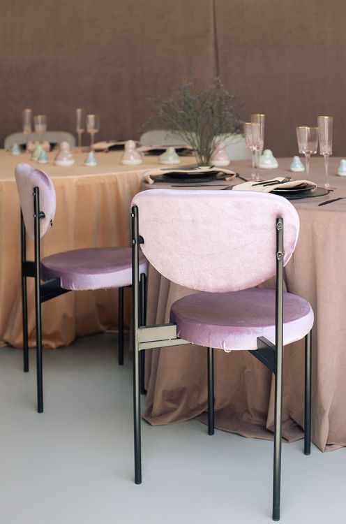 Caterpillar Chain of Round Tables