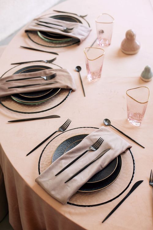 Caterpillar Chain of Round Tables