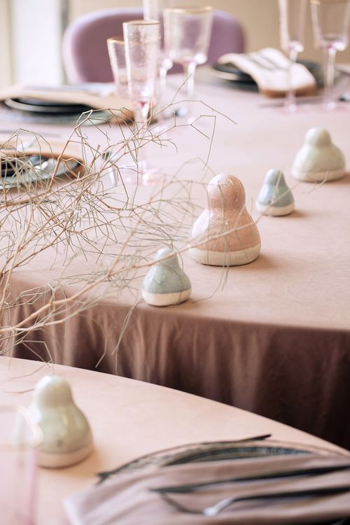 Caterpillar Chain of Round Tables