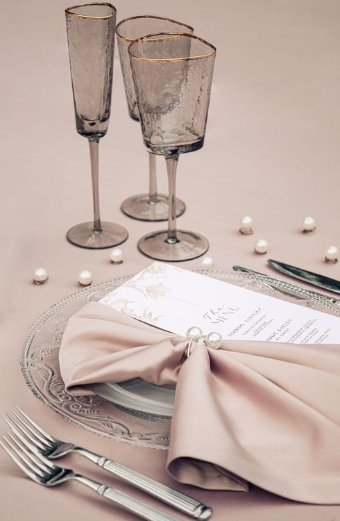 Dusty pink table setting with pearls