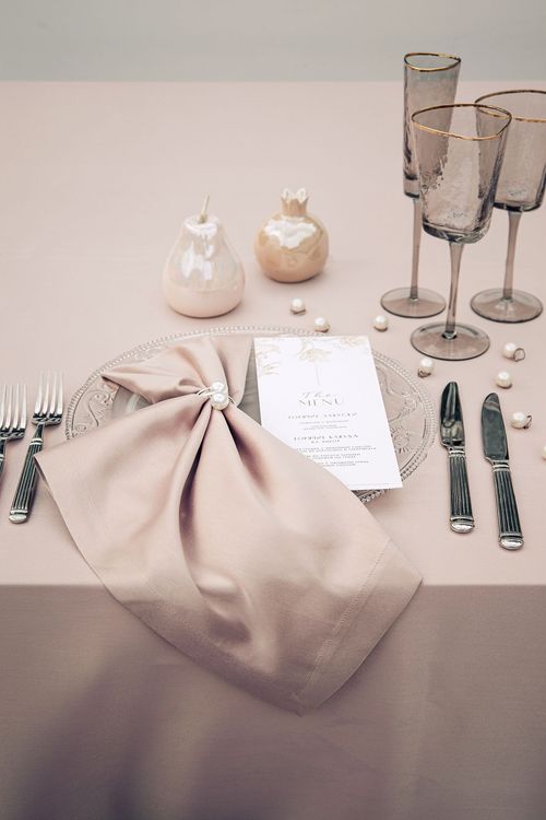 Dusty pink table setting with pearls