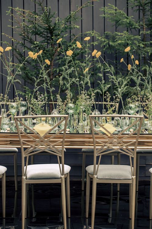 Field table setting at mirror rectangular table