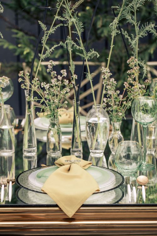 Field table setting at mirror rectangular table