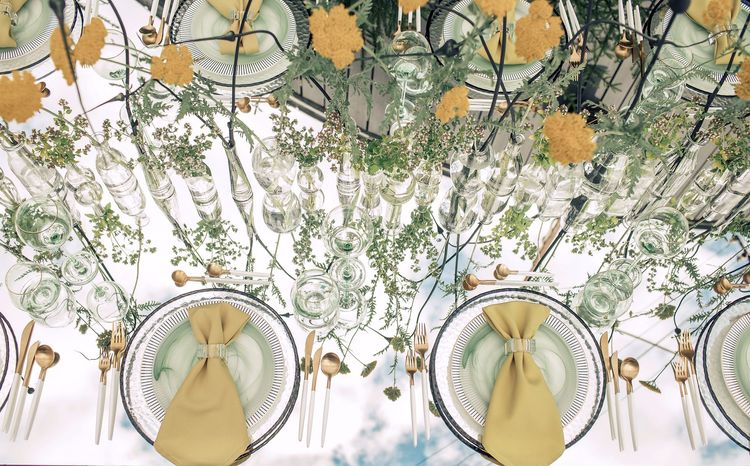 Field table setting at mirror rectangular table