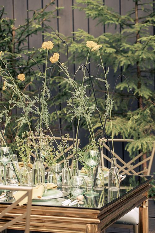 Field table setting at mirror rectangular table