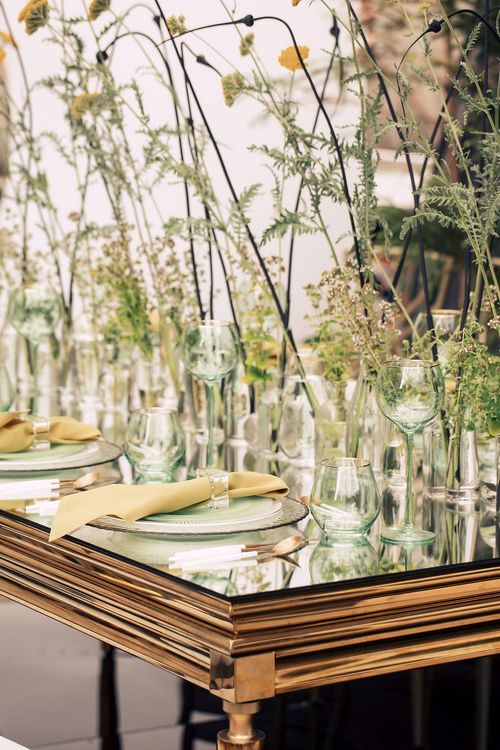 Field table setting at mirror rectangular table