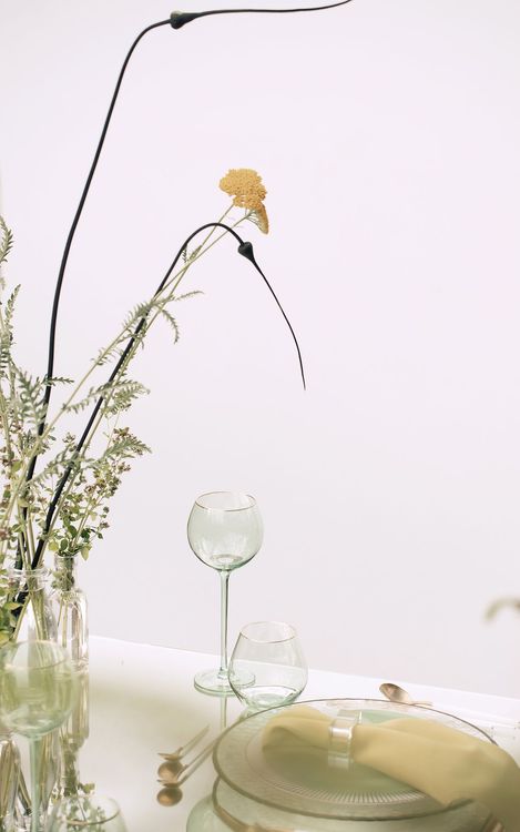 Field table setting at mirror rectangular table