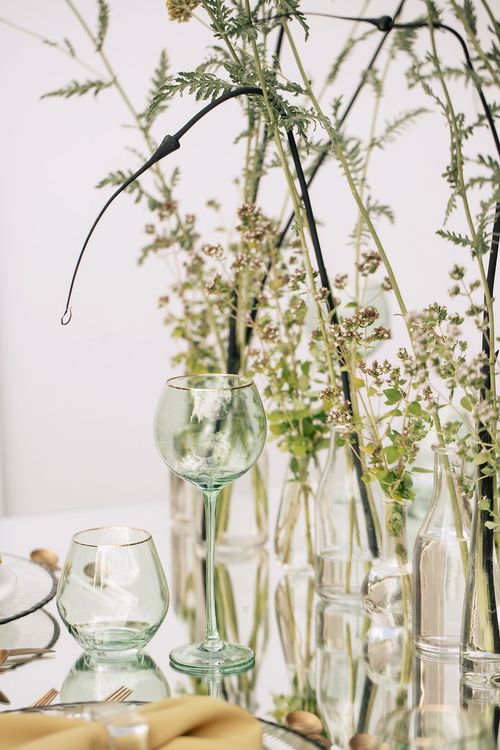 Field table setting at mirror rectangular table