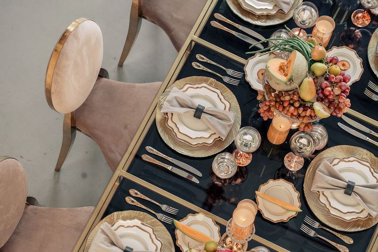 Glass rectangular table contemporary setup