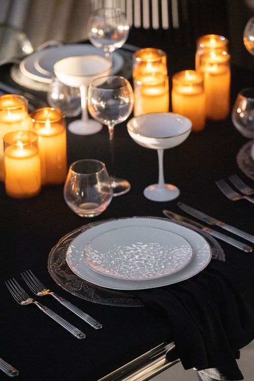 Graphic table setting at rectangular table