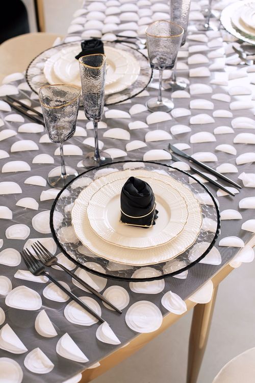 Graphic table setting at wave table