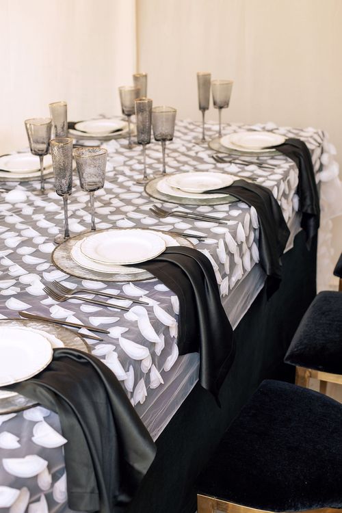 Graphic table setting at wave table