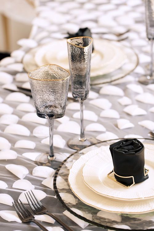 Graphic table setting at wave table