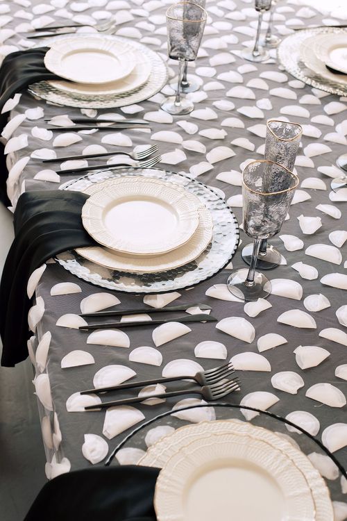 Graphic table setting at wave table