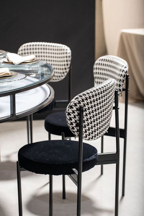 Grey tablescape – houndstooth accent