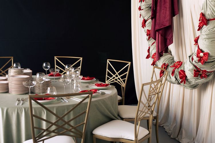 Intimate Fern Dinner — Round Table, Bowed Napkin