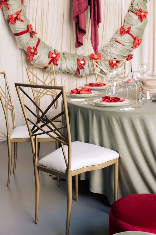 Intimate Fern Dinner — Round Table, Bowed Napkin