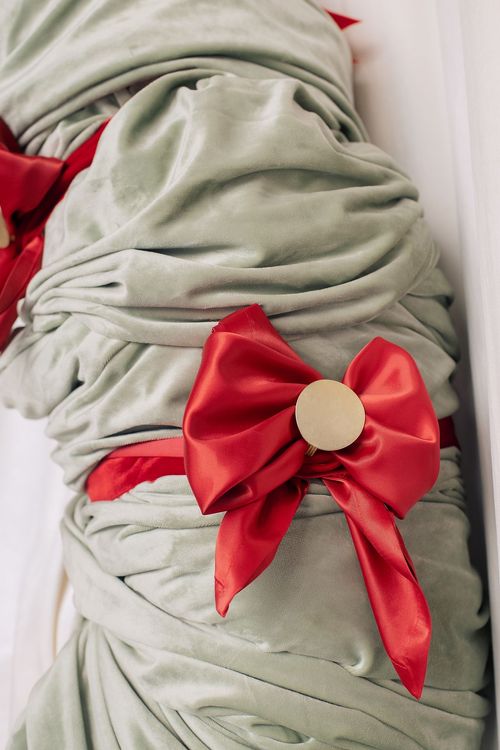 Intimate Fern Dinner — Round Table, Bowed Napkin