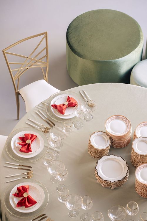 Intimate Fern Dinner — Round Table, Bowed Napkin