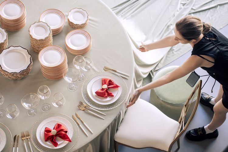 Intimate Fern Dinner — Round Table, Bowed Napkin