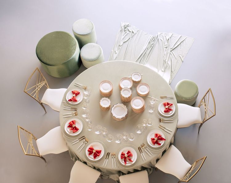 Intimate Fern Dinner — Round Table, Bowed Napkin