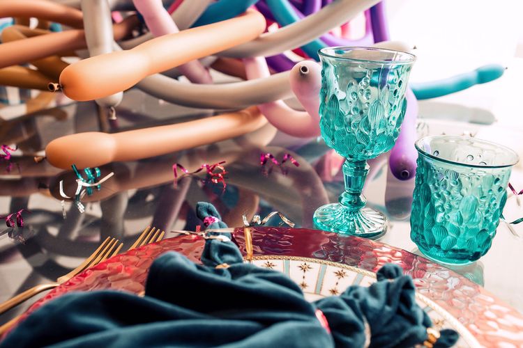 Kids blue-red table setting at round table