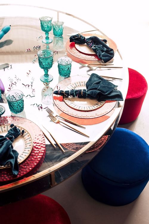 Kids blue-red table setting at round table