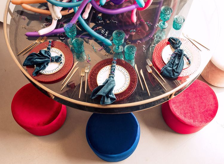 Kids blue-red table setting at round table