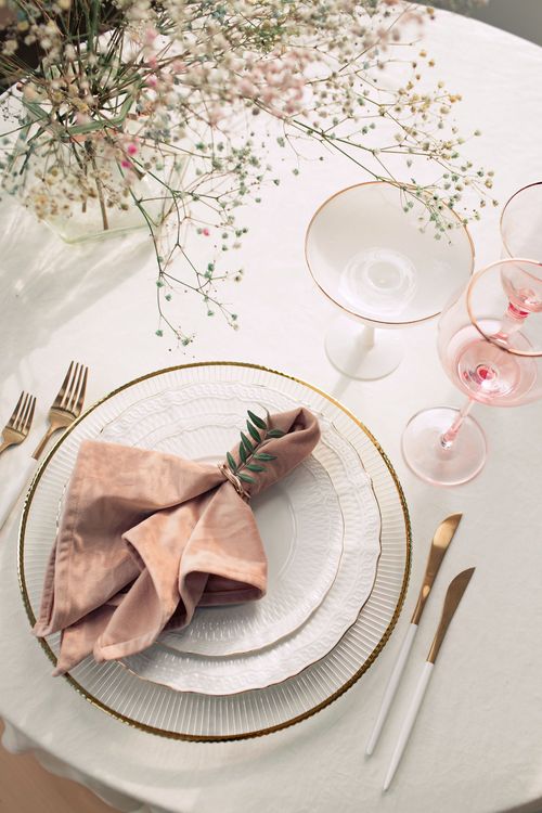 Light Minimal Set — Pink Details, Bone China Plates