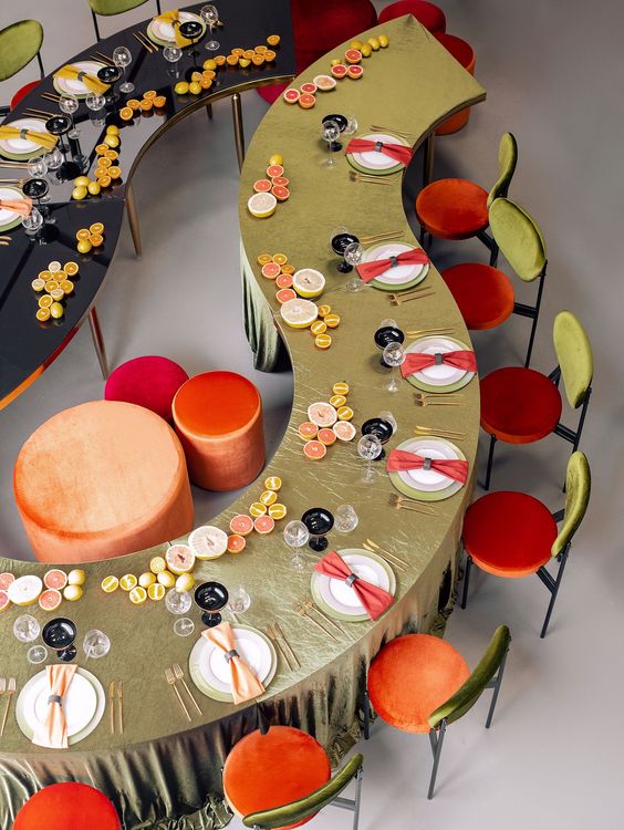 Orange green serpentine table set
